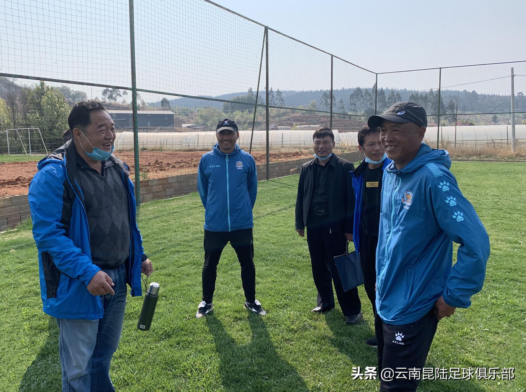 昆明市体育中心足球,昆明领导考察调研