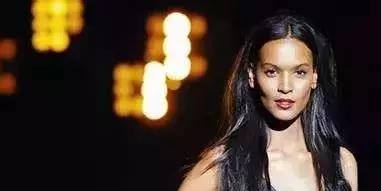 从沙漠牧羊女到世界名模,世界顶级名模牧羊女