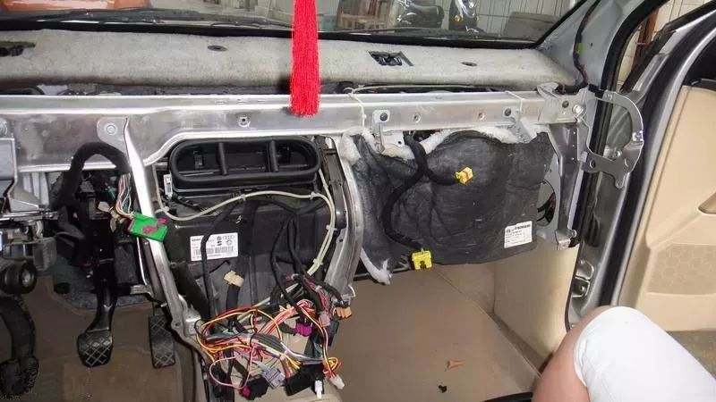 车子有异味难闻去不掉,车内去异味比活性炭好的东西