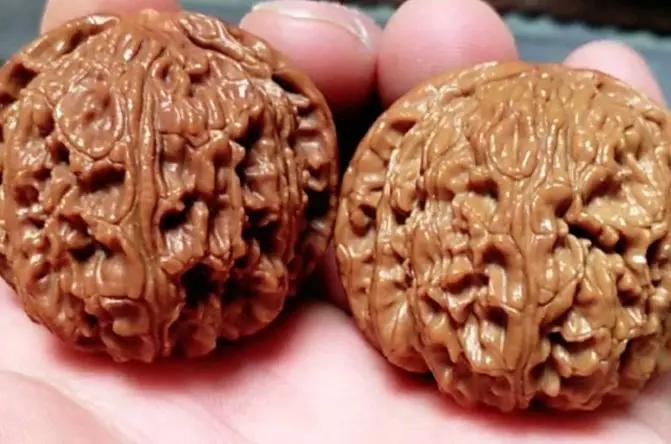 刚收到的文玩核桃刷出来有色差,文玩核桃有色差如何处理