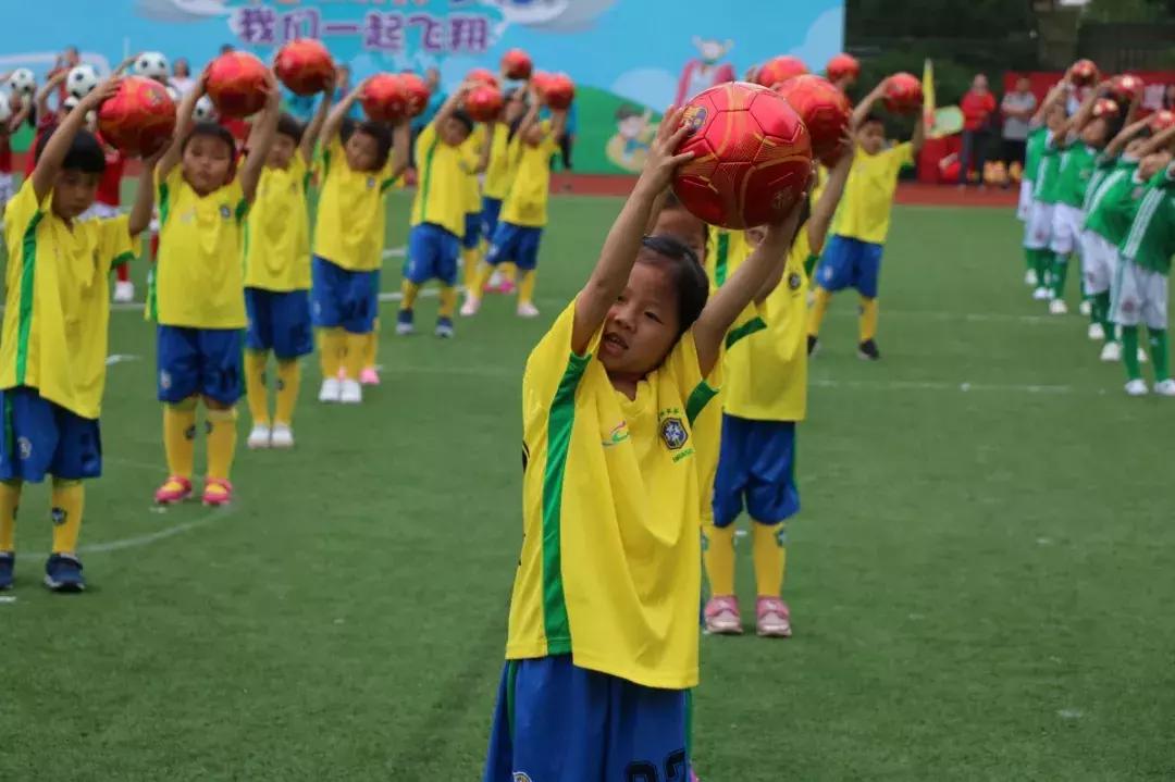 全国足球特色幼儿园政策,幼儿园荣获国家级足球特色示范园