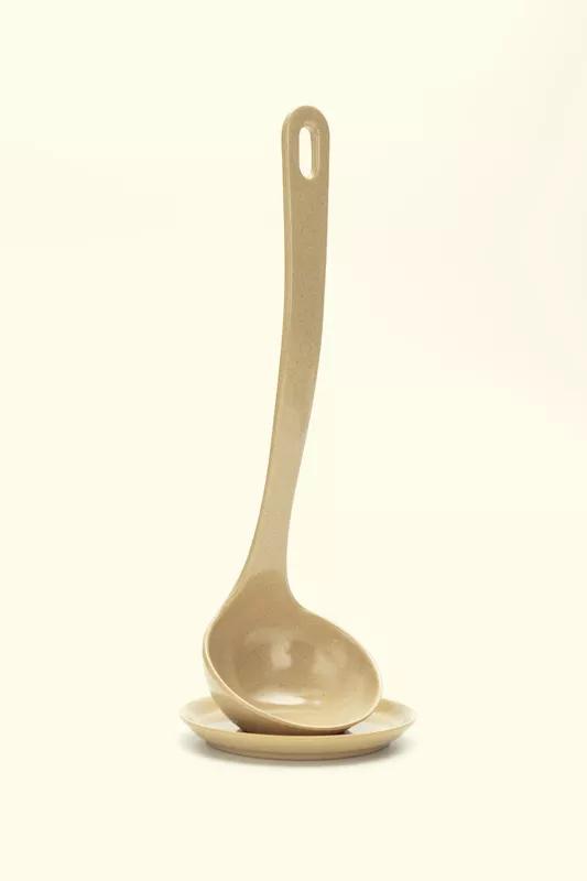 劣质汤勺遇高温＂放毒＂，啥材质汤勺最安全