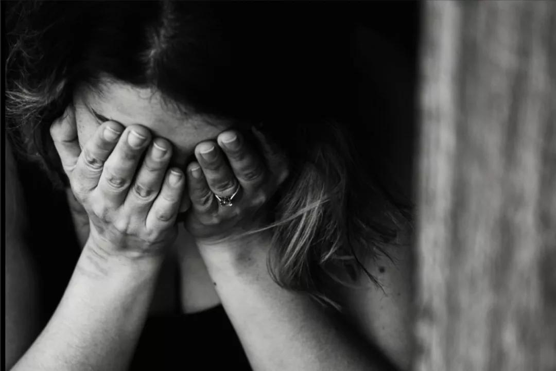 掌握情绪宣泄的简单方法,掌握情绪调节技巧增强自我控制力