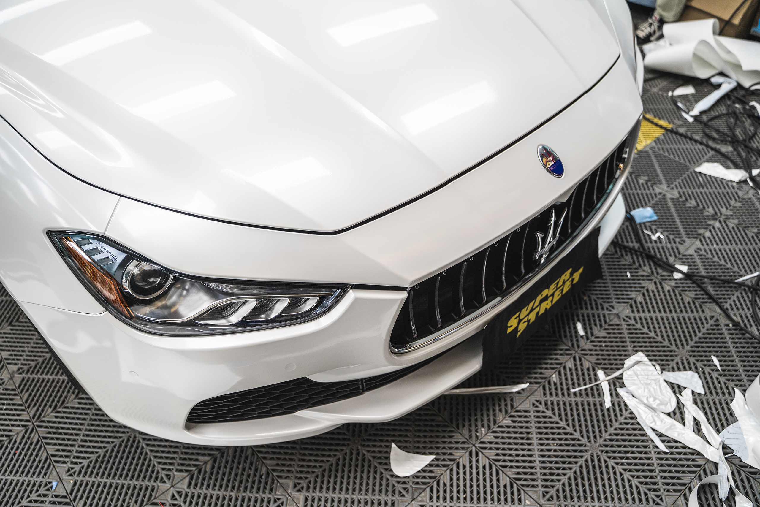 玛莎拉蒂吉博力汽车贴膜改色,superstreet改装