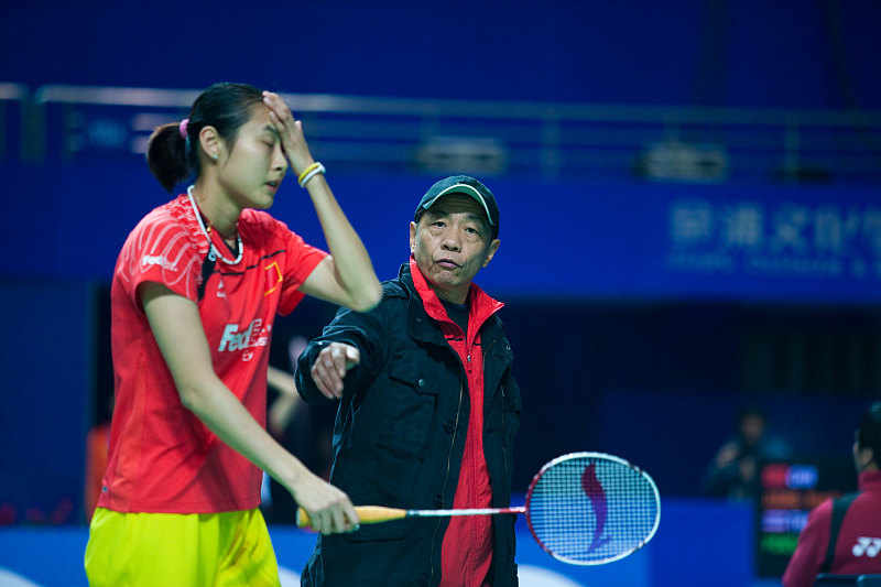 羽毛球内旋发力难不难,羽毛球正手高远球内旋还是外旋