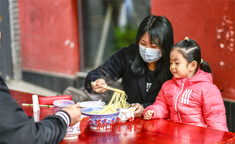 老济南特色面馆猪肘面做法,老济南特色猪肘面