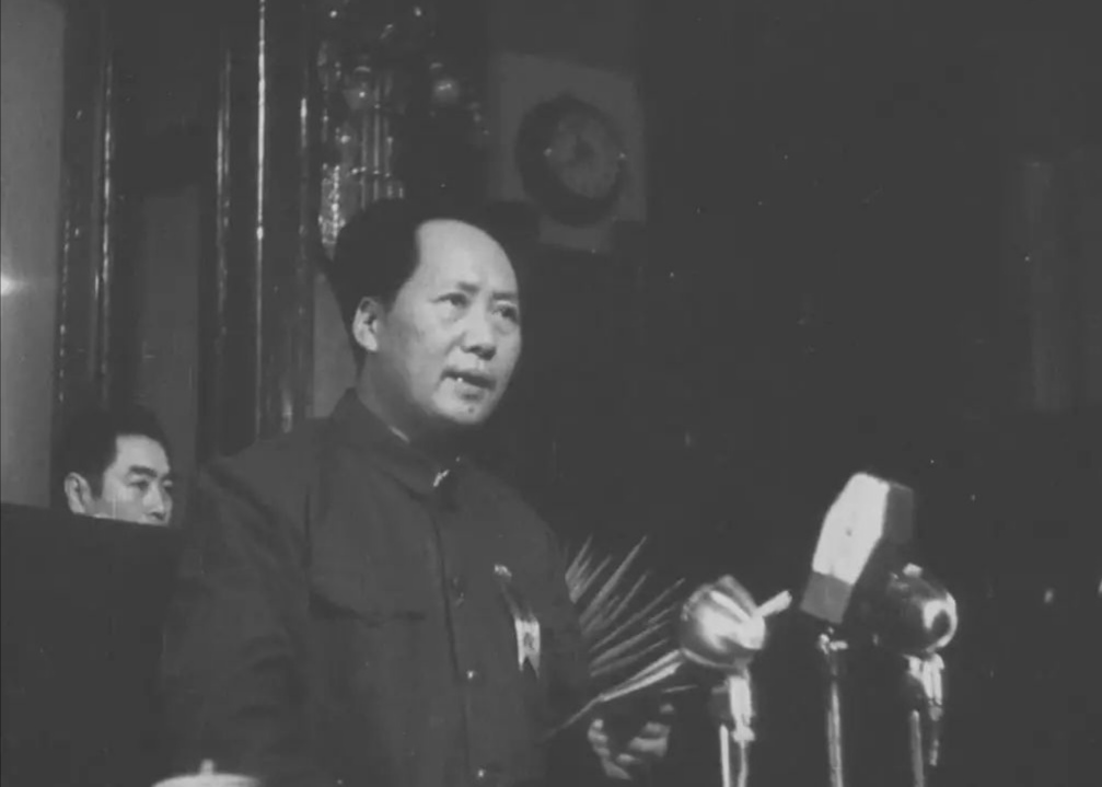 这张照片，毛主席和*少奇刘**同志分坐两侧，*党**内四位老同志居中而坐