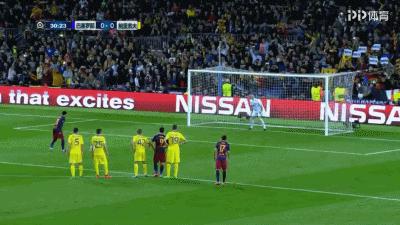 内马尔罚点球方式,内马尔罚任意球姿势图片