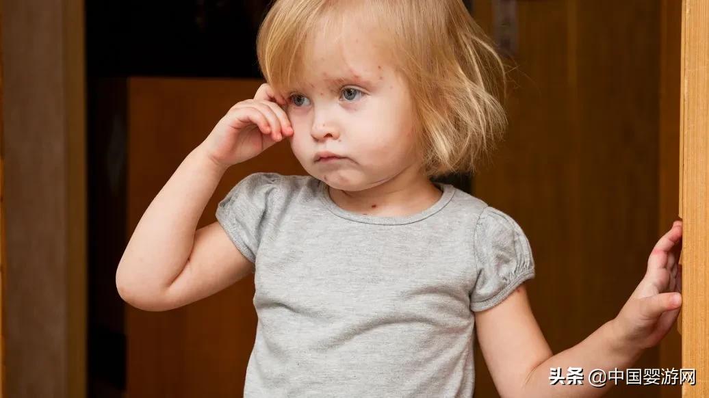 宝宝哭就呕吐是怎么回事,宝宝哭泣需要及时制止吗