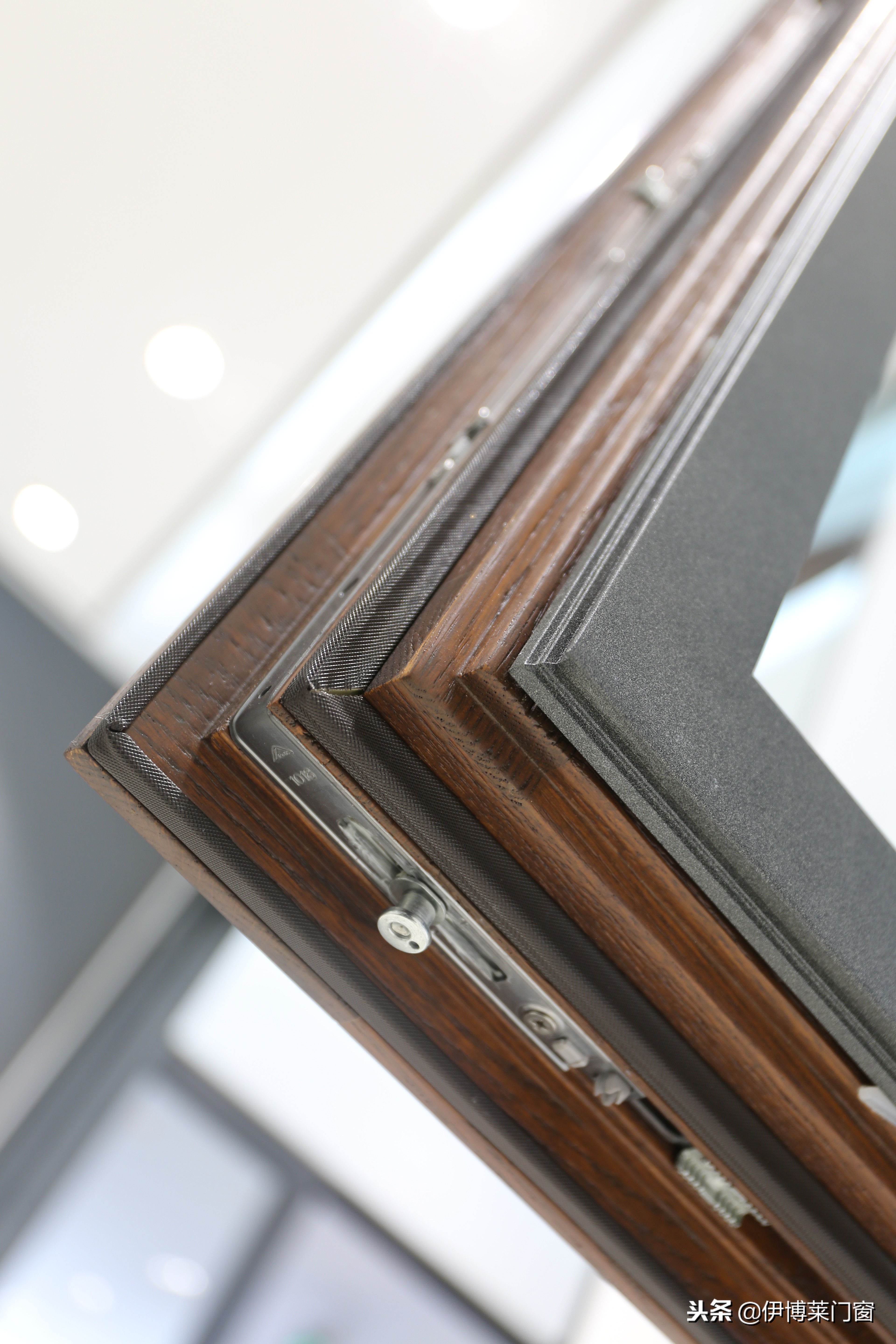 冬天屋里窗户有水珠怎么办,一到冬天窗户淌水怎么办