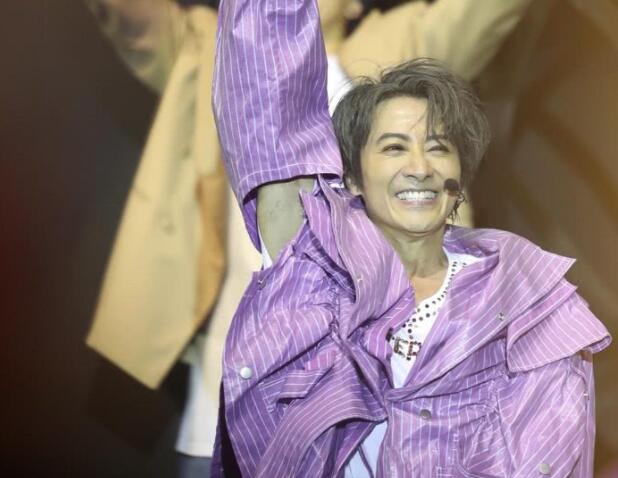 生意赔千万，陷桃色丑闻，“渣男洗白”直播2小时挣7000万