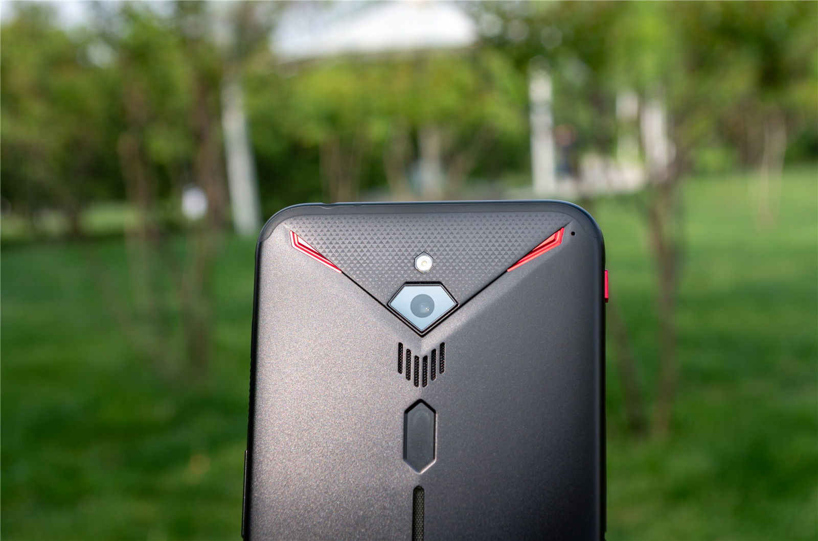 2899元起！红魔3评测：骁龙855+主动散热风扇