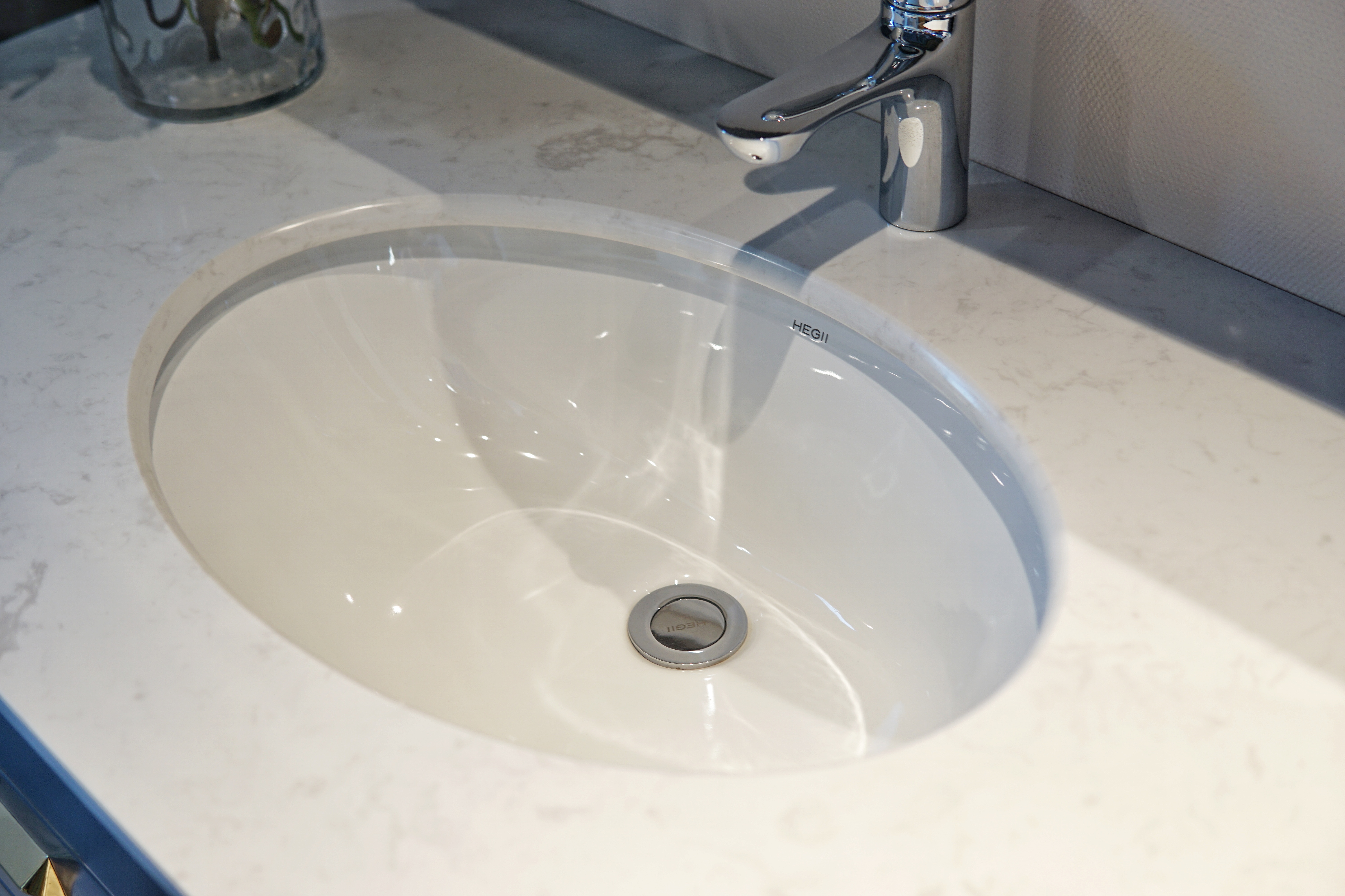 卫浴柜和浴缸哪个好用一些,卫浴选购