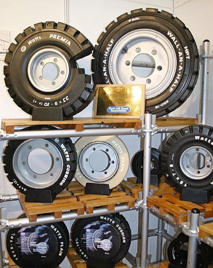 电动叉车和内燃叉车使用区别图片,内燃叉车和电动叉车的不同点