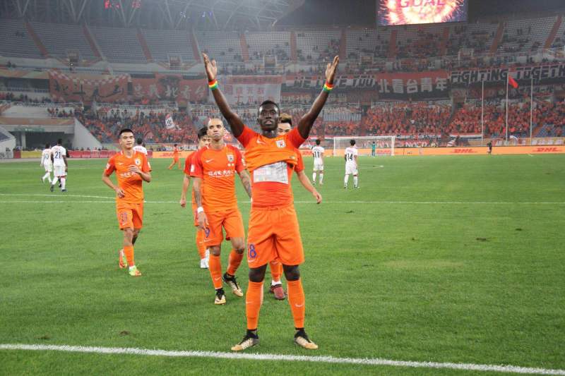 人物深度｜突围！“双面人”李霄鹏如何在崇洋的中超活出土味