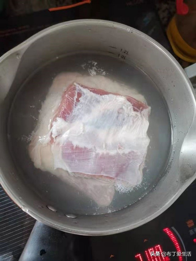 炸扣肉起泡正确炸法客家人,花生油要沉淀多久炸扣肉不会起泡