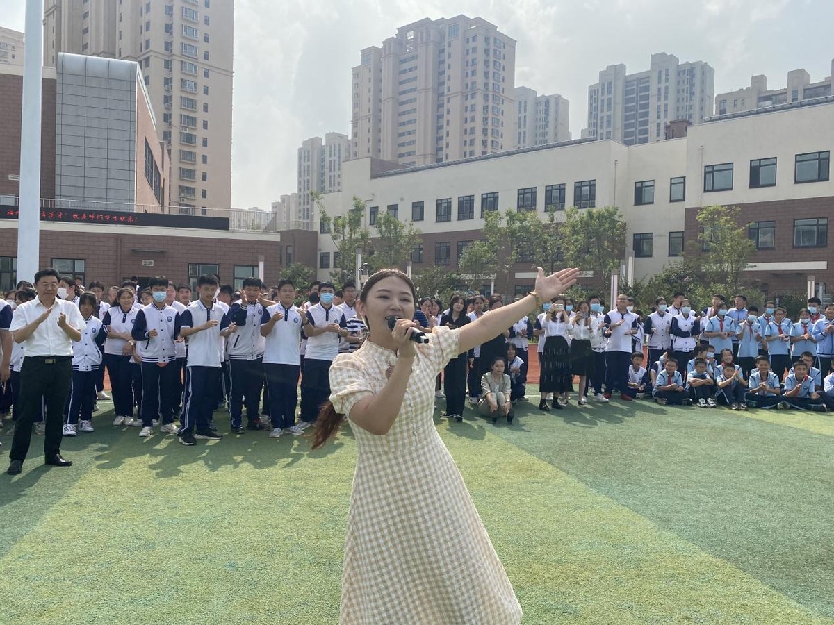 “恩师掬取天池水，洒向人间育英才”弘毅中学庆祝教师节主题活动