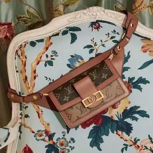 prada包包哪款最火,prada2019年都发布了几款包