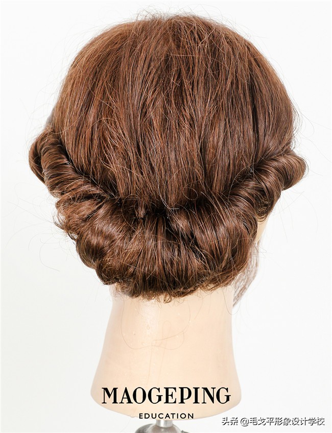 一学就会的减龄发型,一学就会的清冷感盘发