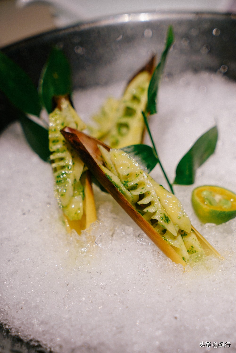 这家北京二环内的粤菜馆，装修获大奖，松板肉、乳鸽、罗氏虾惊艳