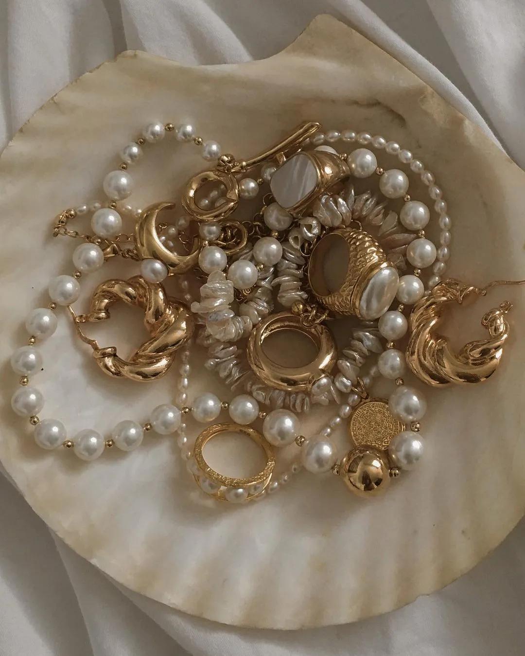 除了优雅贵气,珍珠还能休闲、叛逆、又嘻哈?