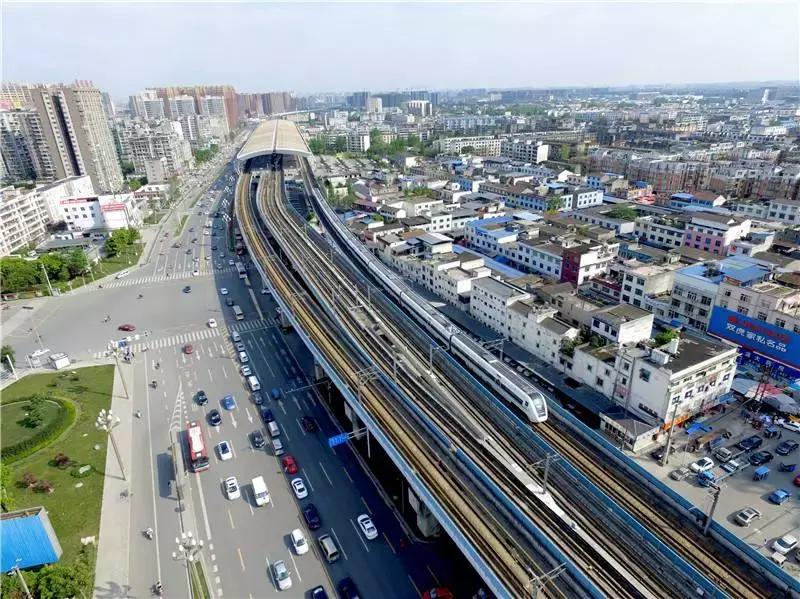 地铁直达的成都周边的好耍的地方,成都地铁能够到达好耍的地方