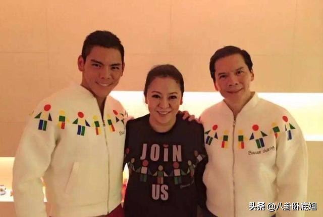 女明星风光不在，肩扛手拎留守的豪门孕妻挺大肚子出街面容憔悴