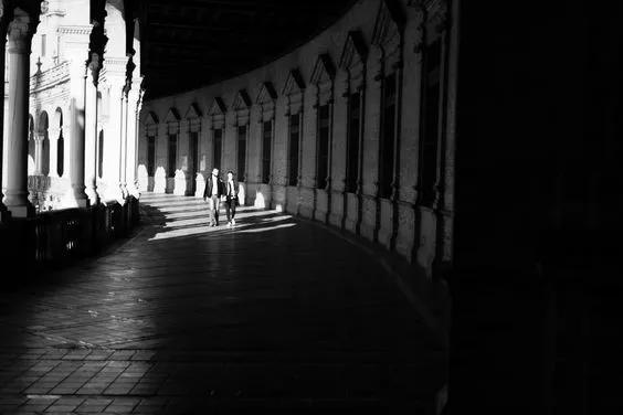 用一本小说讲透时间的秘密，生存的意义，这位作家的格局不止于此