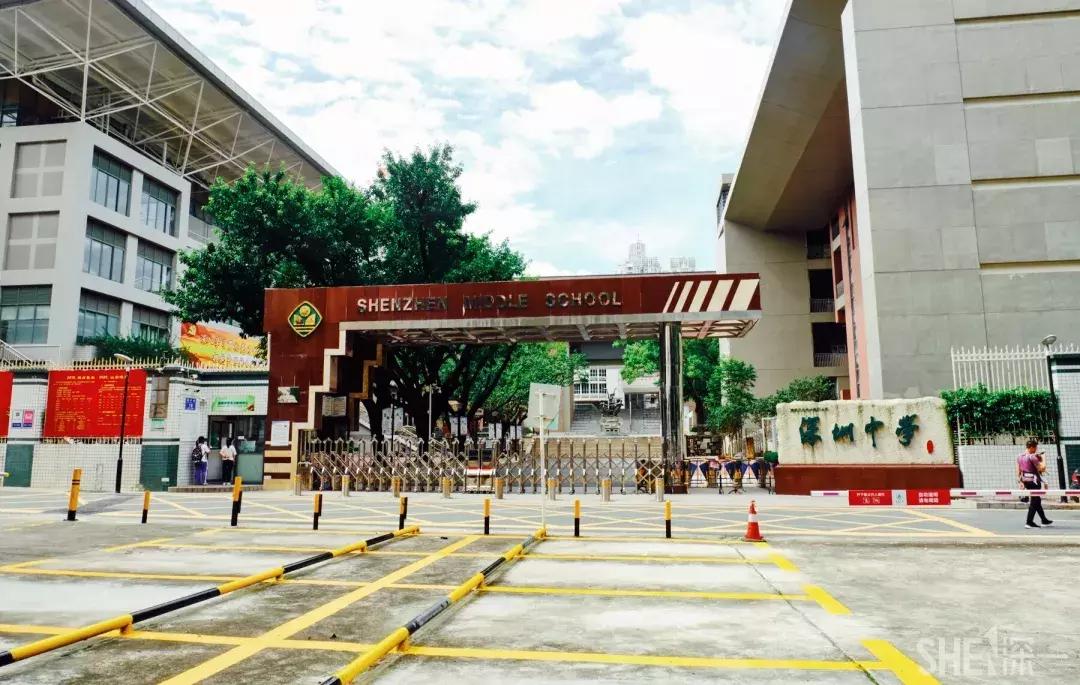 这里是东方世界,东门离这里有多远