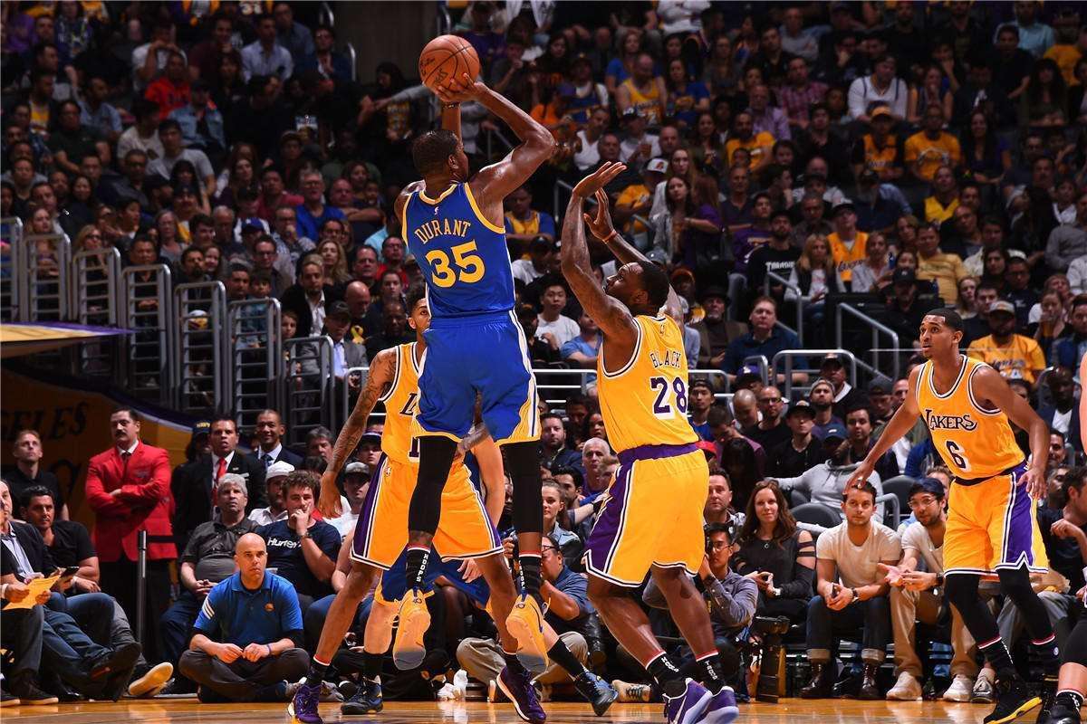 中距离，昂扬不灭——说说篮球场上最古典的*局破**艺术