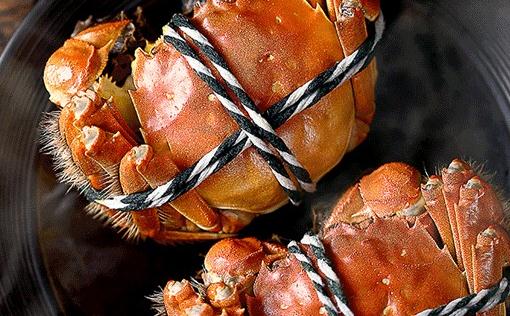 蒸大闸蟹时底下要放醋吗,蒸大闸蟹需吐水吗