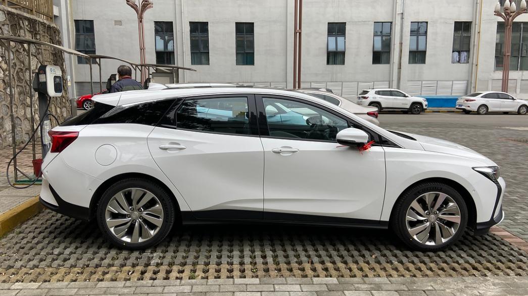 我在闲鱼上买车-一台电脑的钱换一台奔驰回家