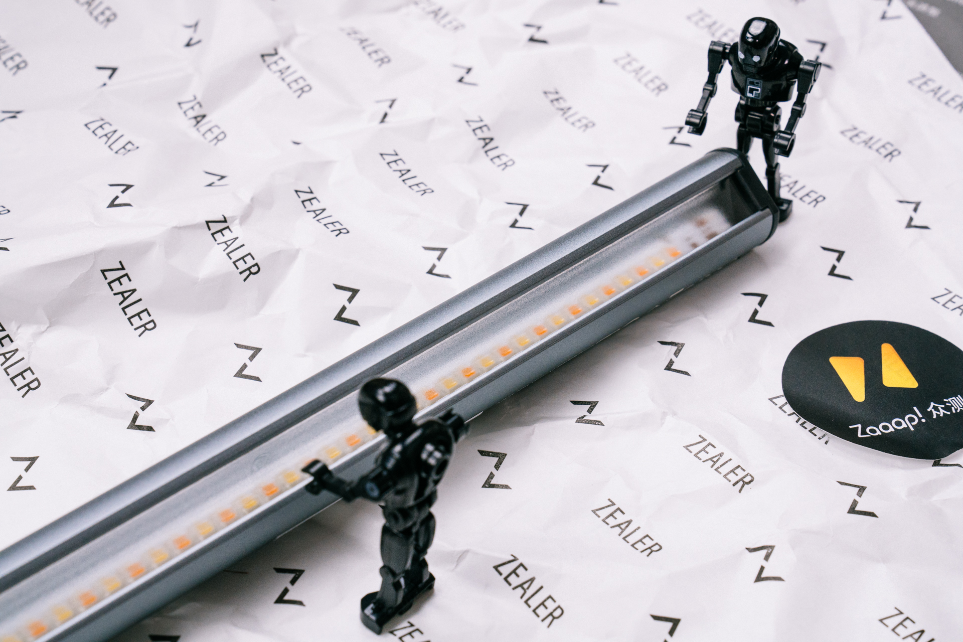 明基screenbar智能屏幕挂灯评测,明基screenbar夜晚挂灯