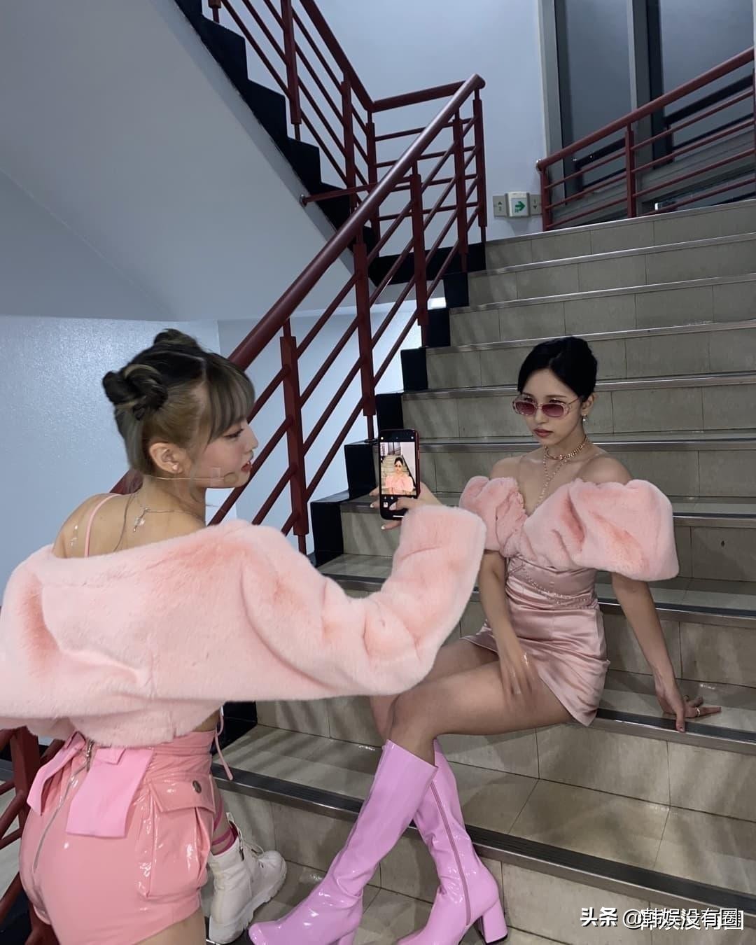 twicemomo拍照变脸,twicemomo写真集