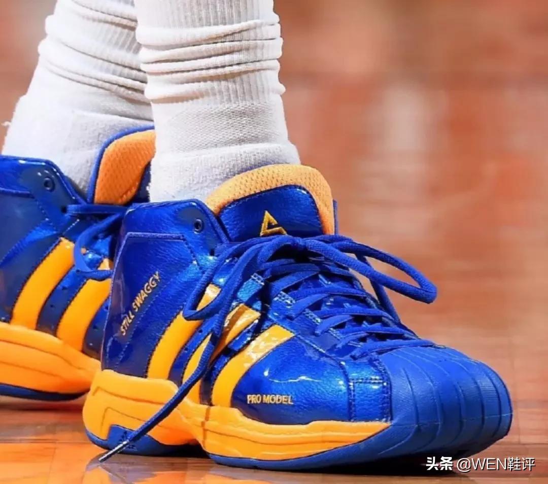 詹姆斯科比鸳鸯鞋,詹姆斯历年全明星上脚球鞋