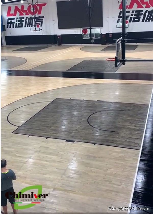 武汉篮球馆木地板翻新,室内篮球场木地板翻新刷漆