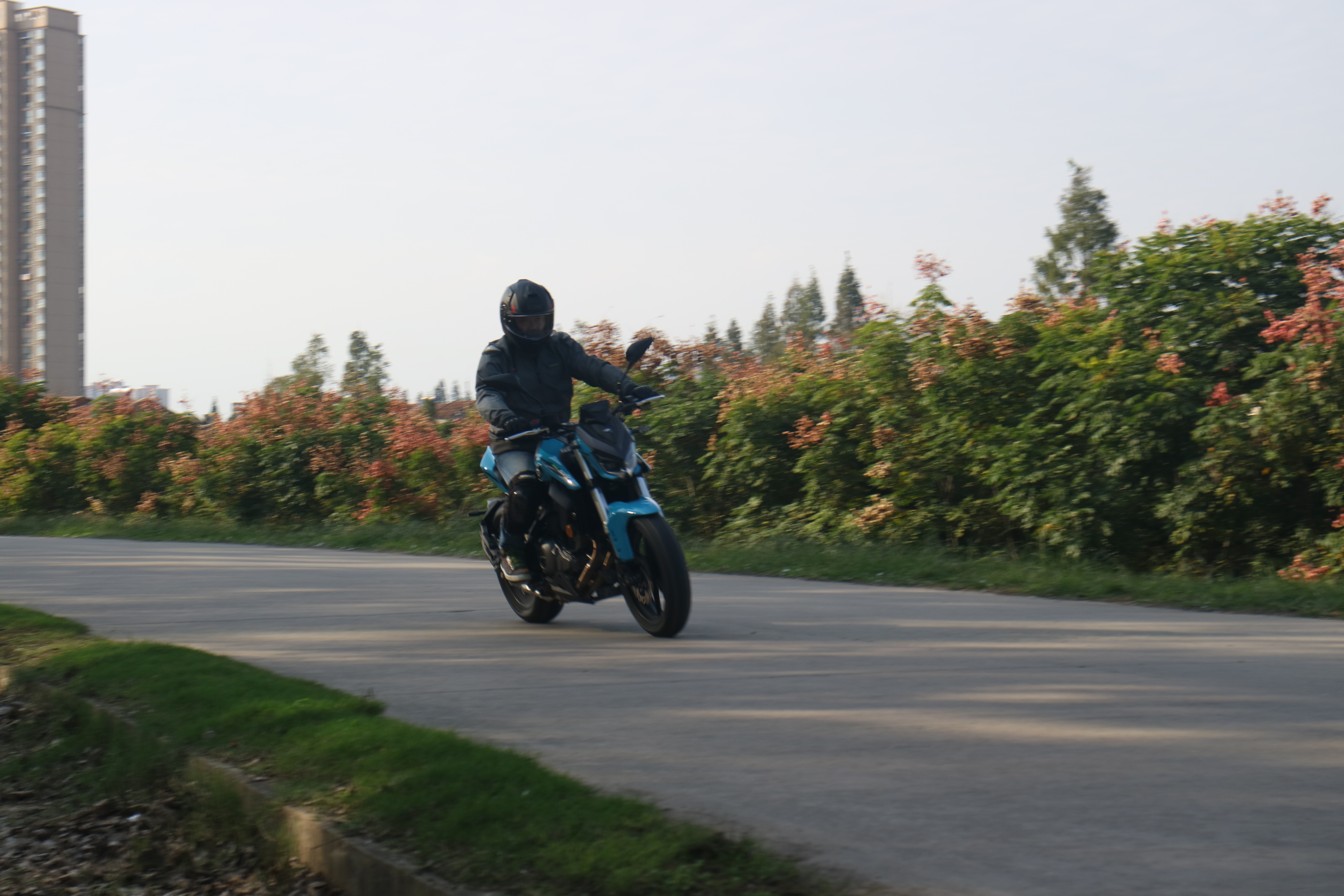 试驾奔达350,追350车测评