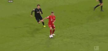 逆转巴萨姆巴佩帽子戏法,库蒂尼奥面对巴萨重拳出击