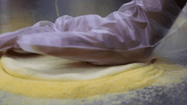 披萨饼边缘不上色怎么办,烤披萨边为什么不上色