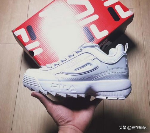 斐乐耐克阿迪达斯哪个舒服,斐乐和耐克阿迪哪个更好看