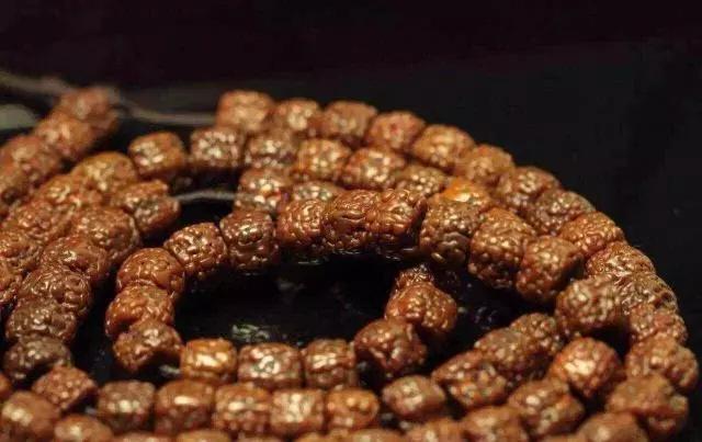 金刚菩提盘黑了怎么办,金刚菩提手串盘黑了如何补救