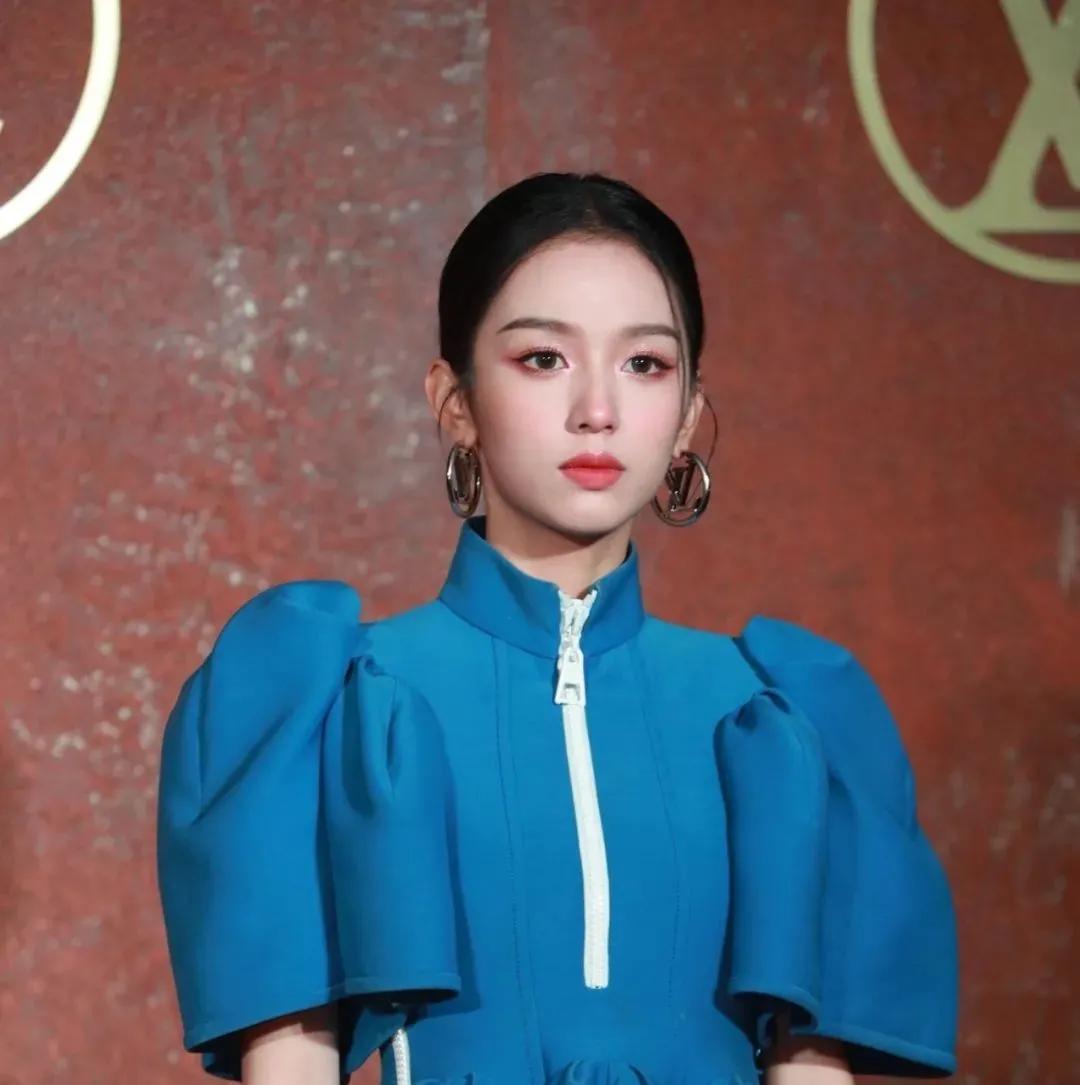 lv短袖金晨,杨采钰金晨刘亦菲宋祖德