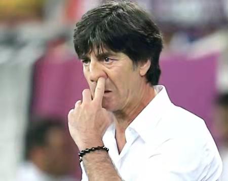 主教练奇葩癖好,盘点足球场上教练的骚操作