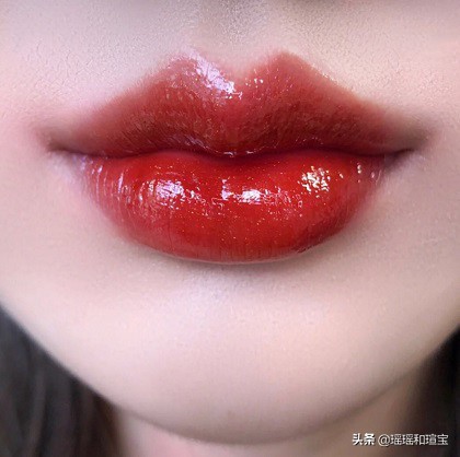 这5种坏习惯很多人常做,哪些坏习惯会使嘴唇变厚