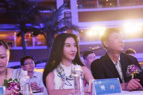 足球模特樊玲图片,最美足球女宝贝照片