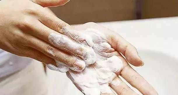 50多岁女人可用的增白牙膏,女性牙膏洗脸