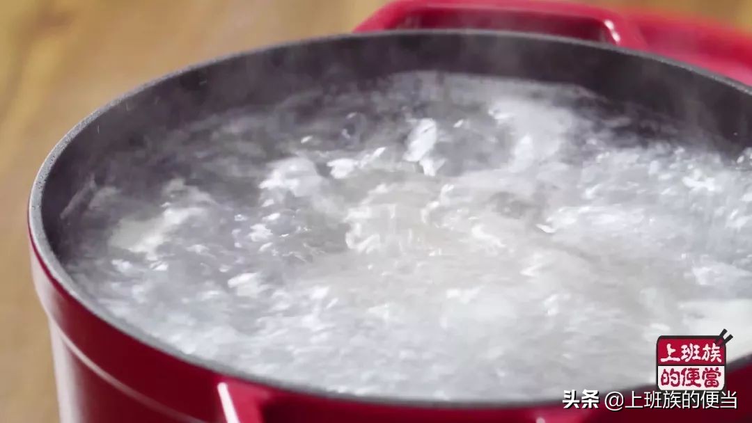 广西柳州螺蛳粉汤底是什么做的,螺蛳粉最简单做法懒人必备