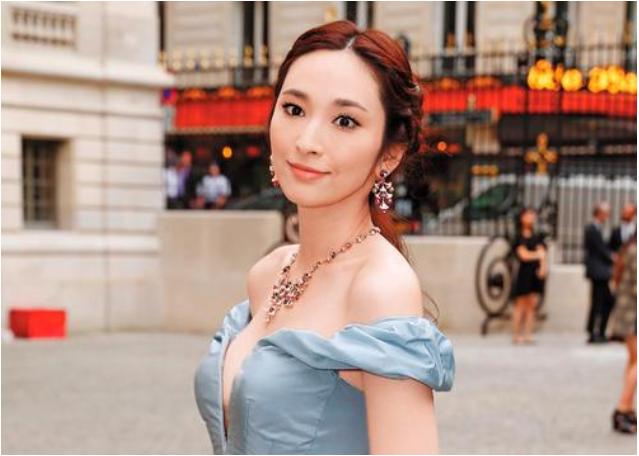 吴佩慈四年生了几个孩子,吴佩慈6年生4胎依然嫁不进