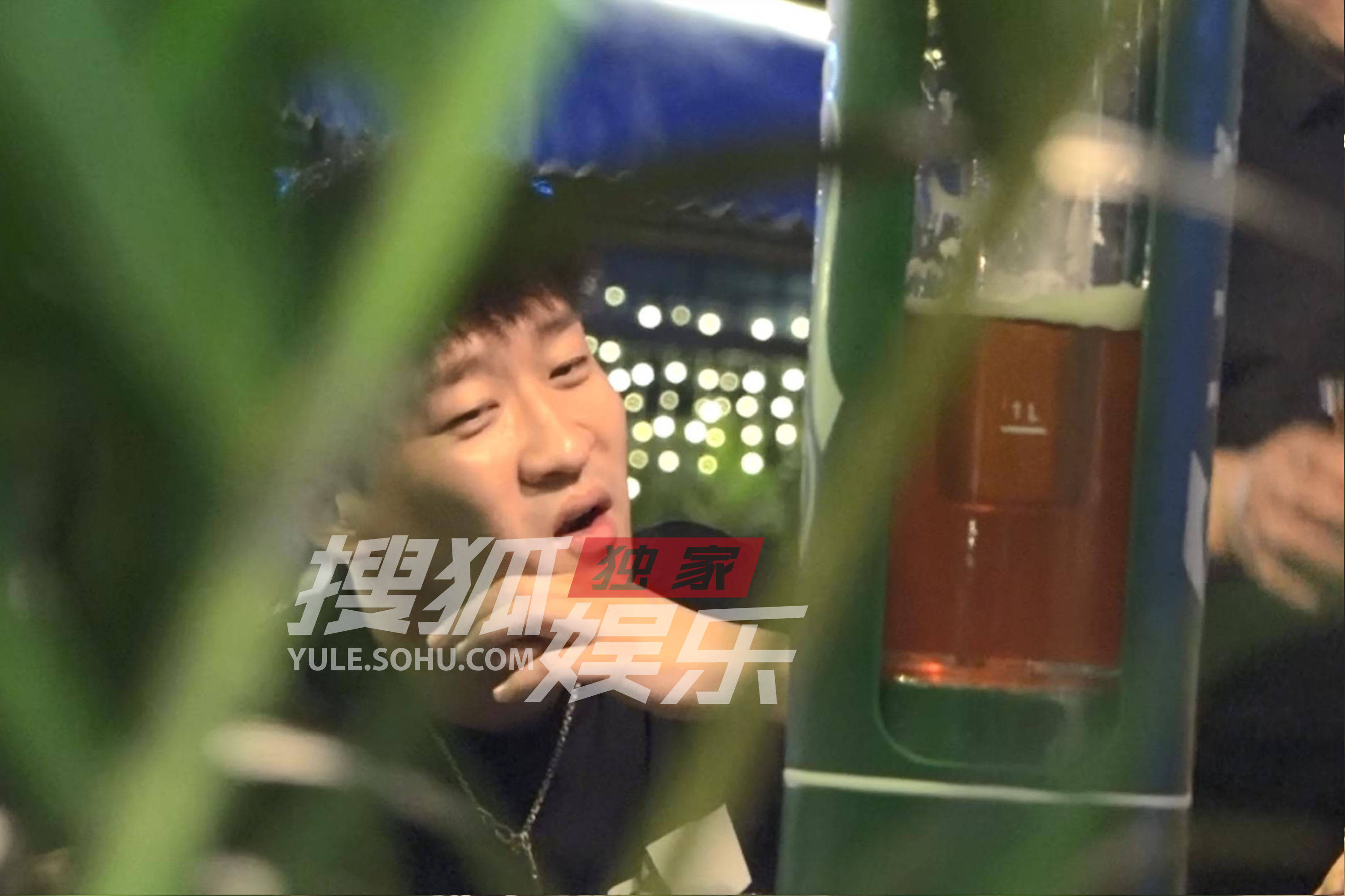 曹云金与富婆女友疑分手?前妻孕期出轨,相声馆倒闭事业爱情全完?