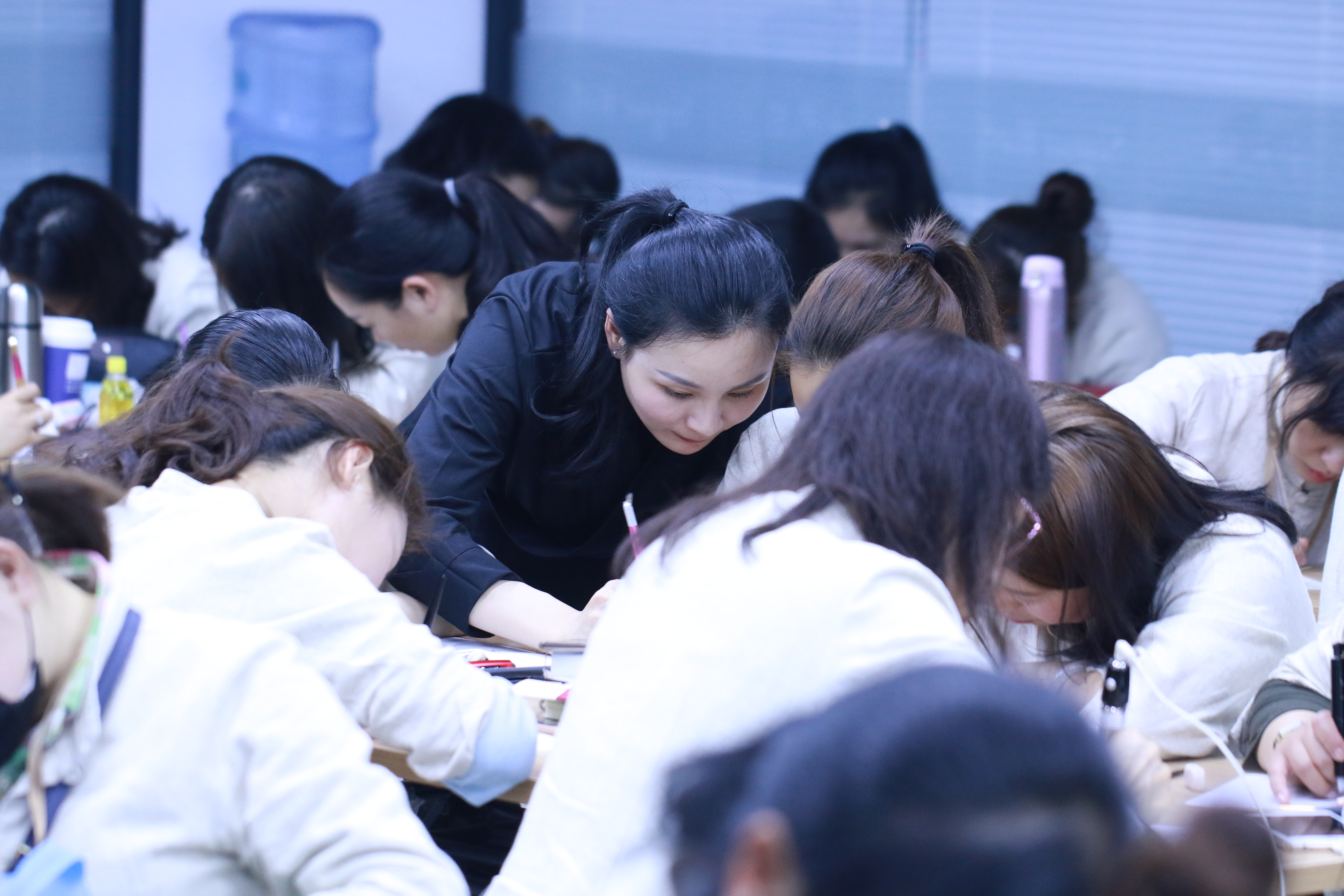 纹绣做完唇后注意事项,纹眉后纹绣师说不用忌口